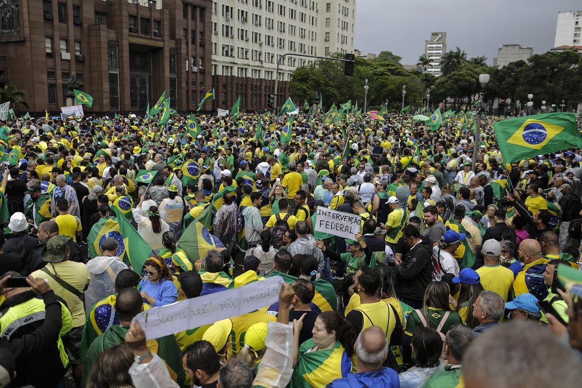 Centenares de seguidores de Bolsonaro invaden el Palacio presidencial y el  Congreso de Brasil | El Periódico de España