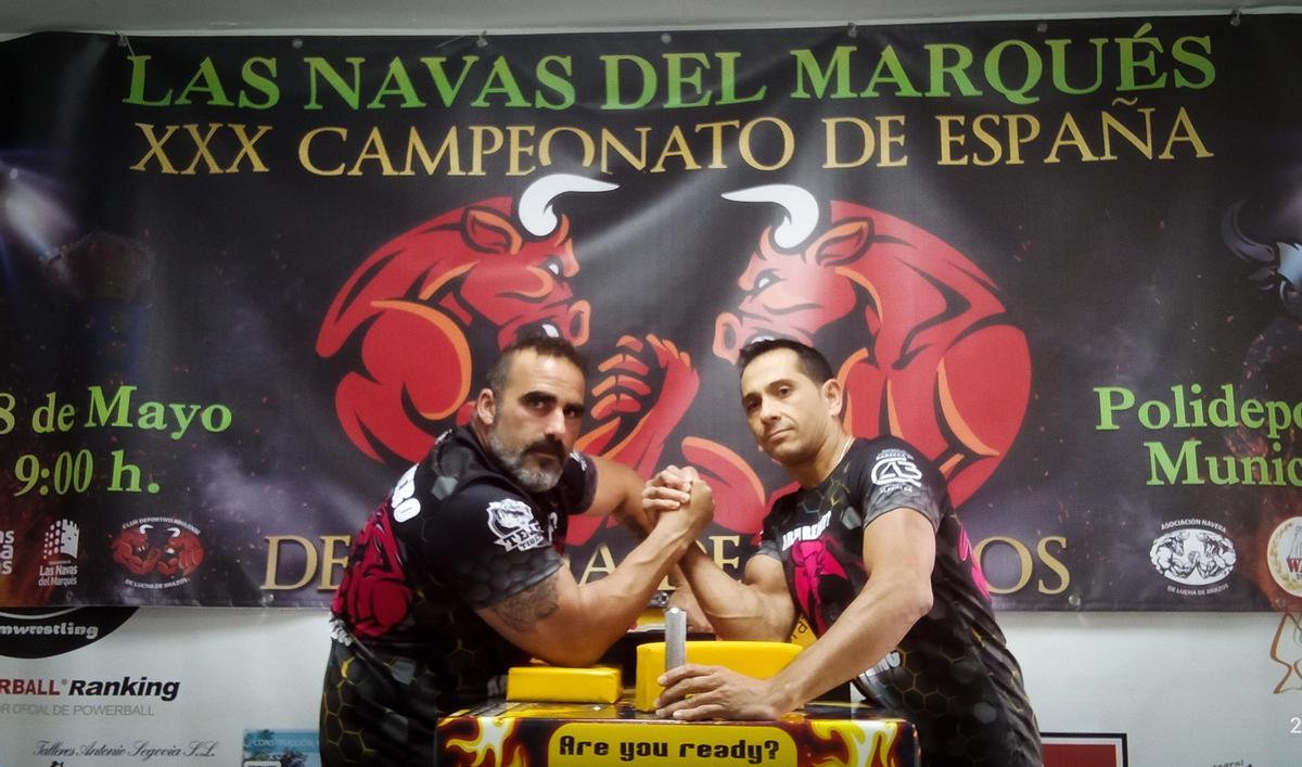 Daniel Conde (izquierda) y Marino Morales, organizadores del campeonato de España de lucha de brazos.
