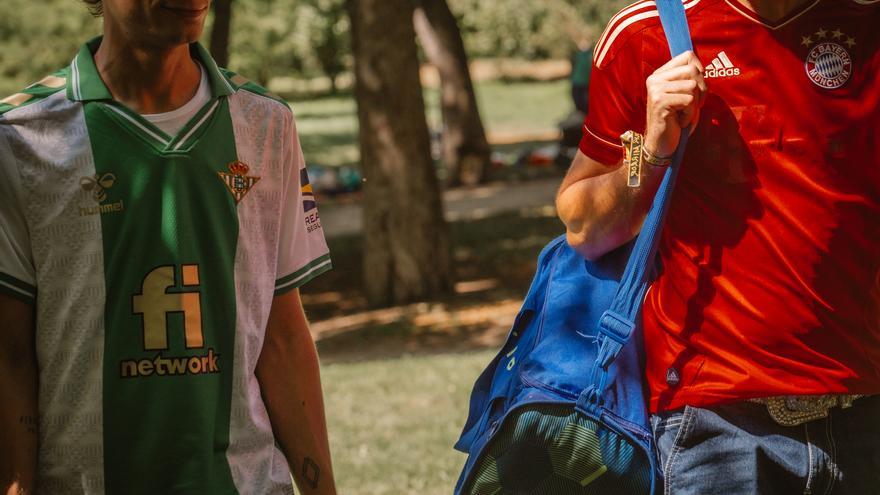 Bloke core: las camisetas de fútbol ahora son tendencia