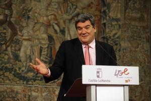 El ministro de Inclusión, José Luis Escrivá, comparece en Toledo después de firmar este lunes el convenio de itinerarios de inclusión con el Gobierno de Castilla-La Mancha