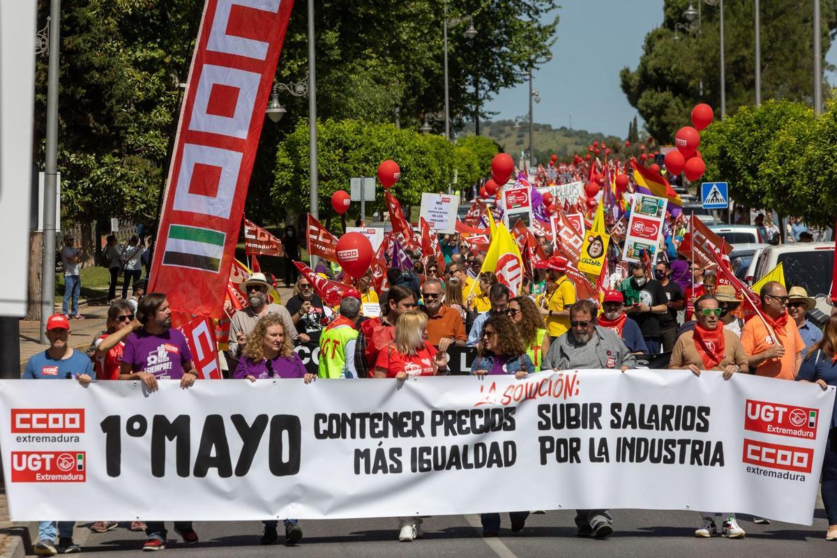 Los sindicatos exigen subir salarios en un Primero de Mayo de tregua con el Gobierno