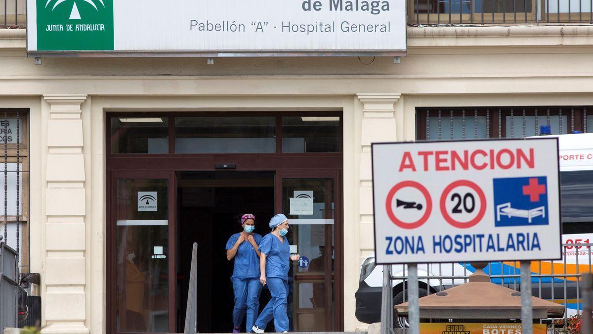 Una comida de Navidad de sanitarios de un hospital de Málaga deja ya 68 contagiados por covid