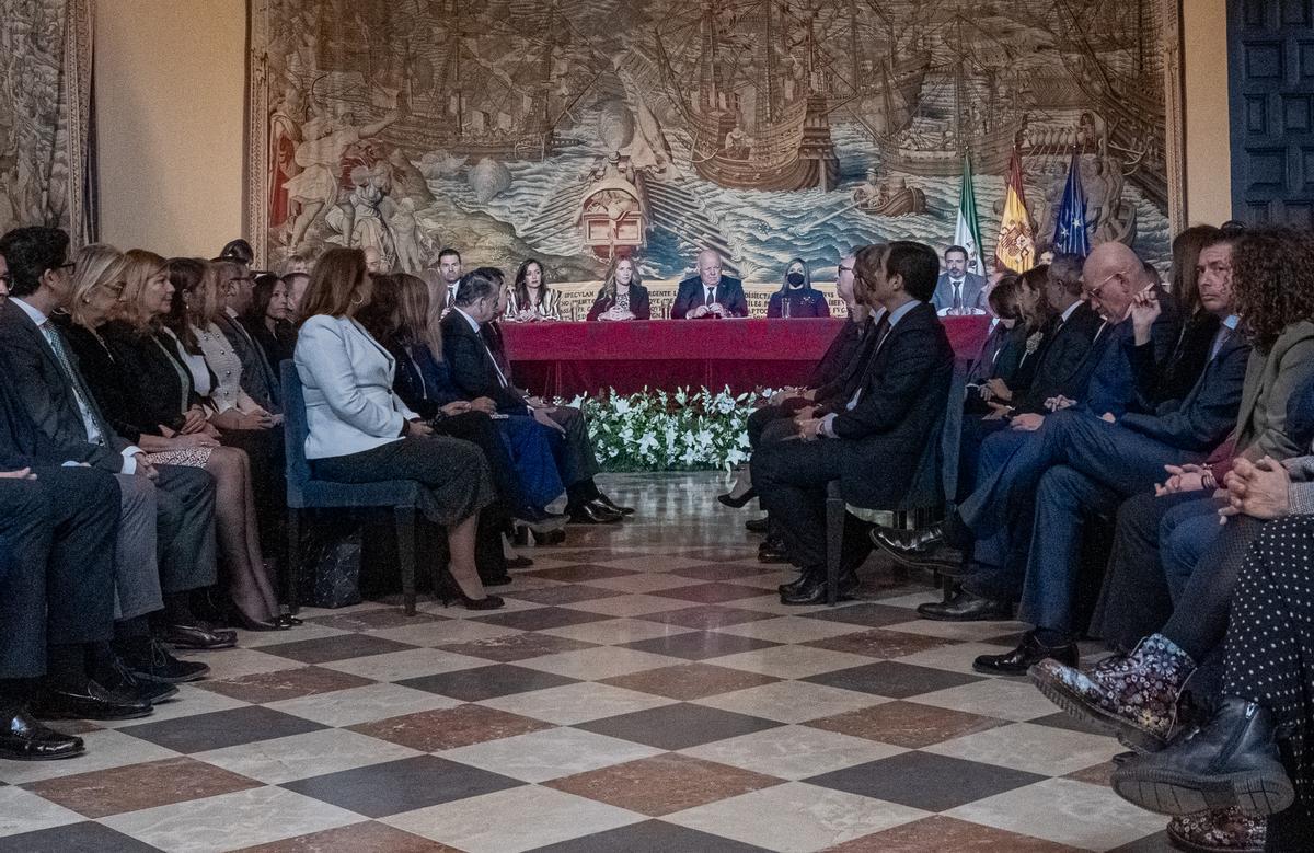Acto de conmemoración de los 40 años del Parlamento de Andalucía en el salón de los Tapices de los Reales Alcázares de Sevilla, que acogió el primer pleno en junio de 1982. Acto de conmemoración de los 40 años del Parlamento de Andalucía en el salón de los Tapices de los Reales Alcázares de Sevilla, que acogió el primer pleno en junio de 1982.