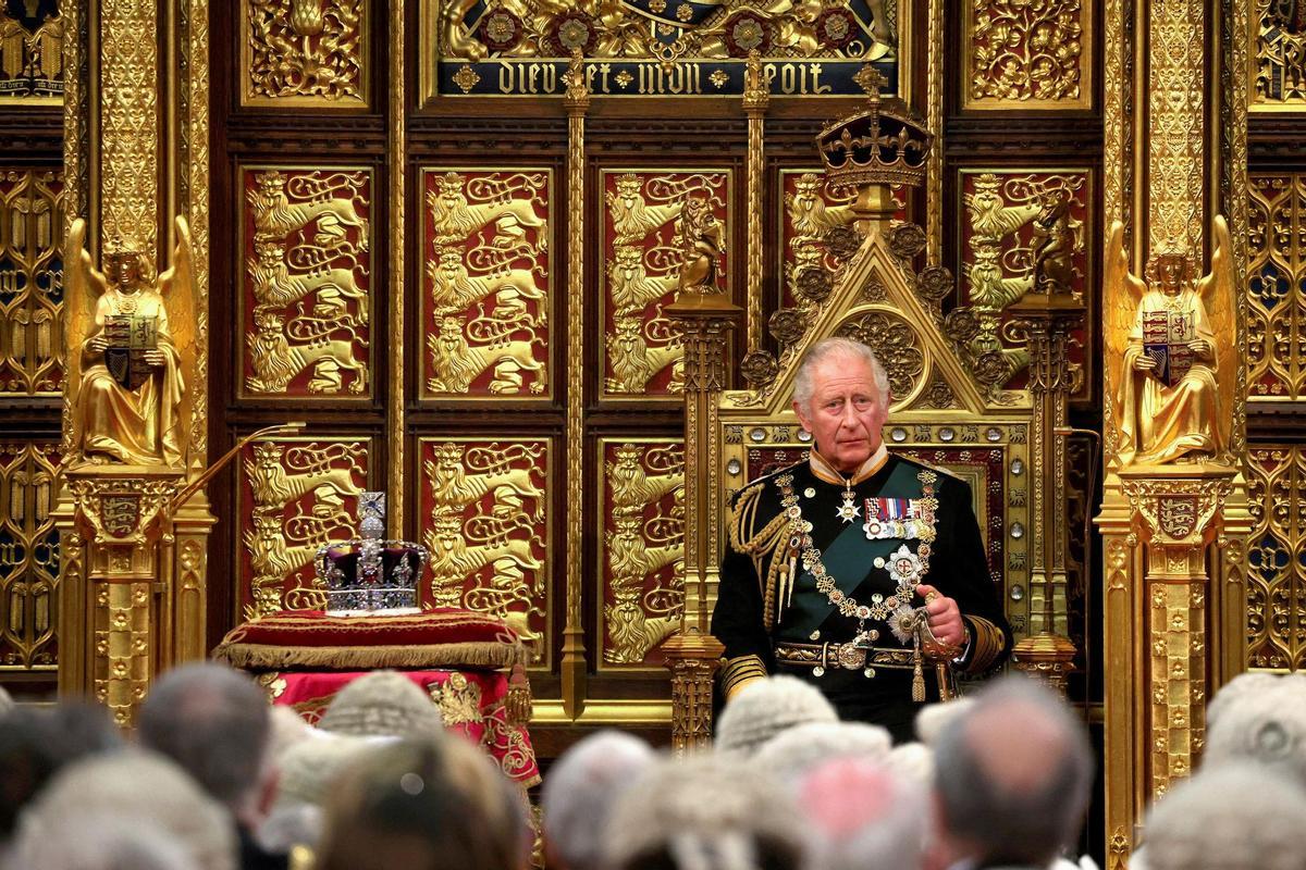 El príncipe Carlos reemplaza a Isabel II en la apertura del Parlamento