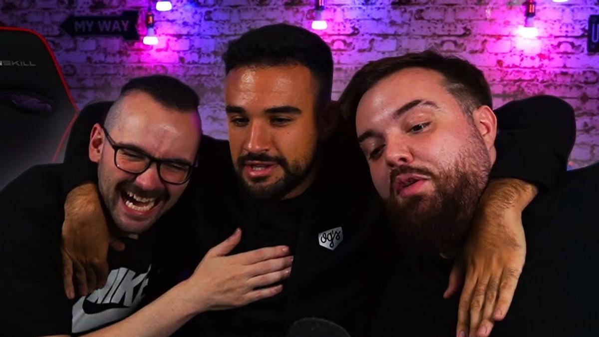 ElXokas, IlloJuan e Ibai se abrazan durante una conversación en YouTube
