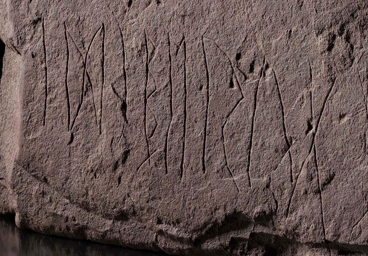 Descubierta en Noruega la piedra rúnica más antigua del mundo