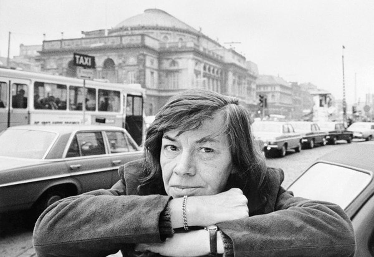La escritora Patricia Highsmith, en los años 70. 