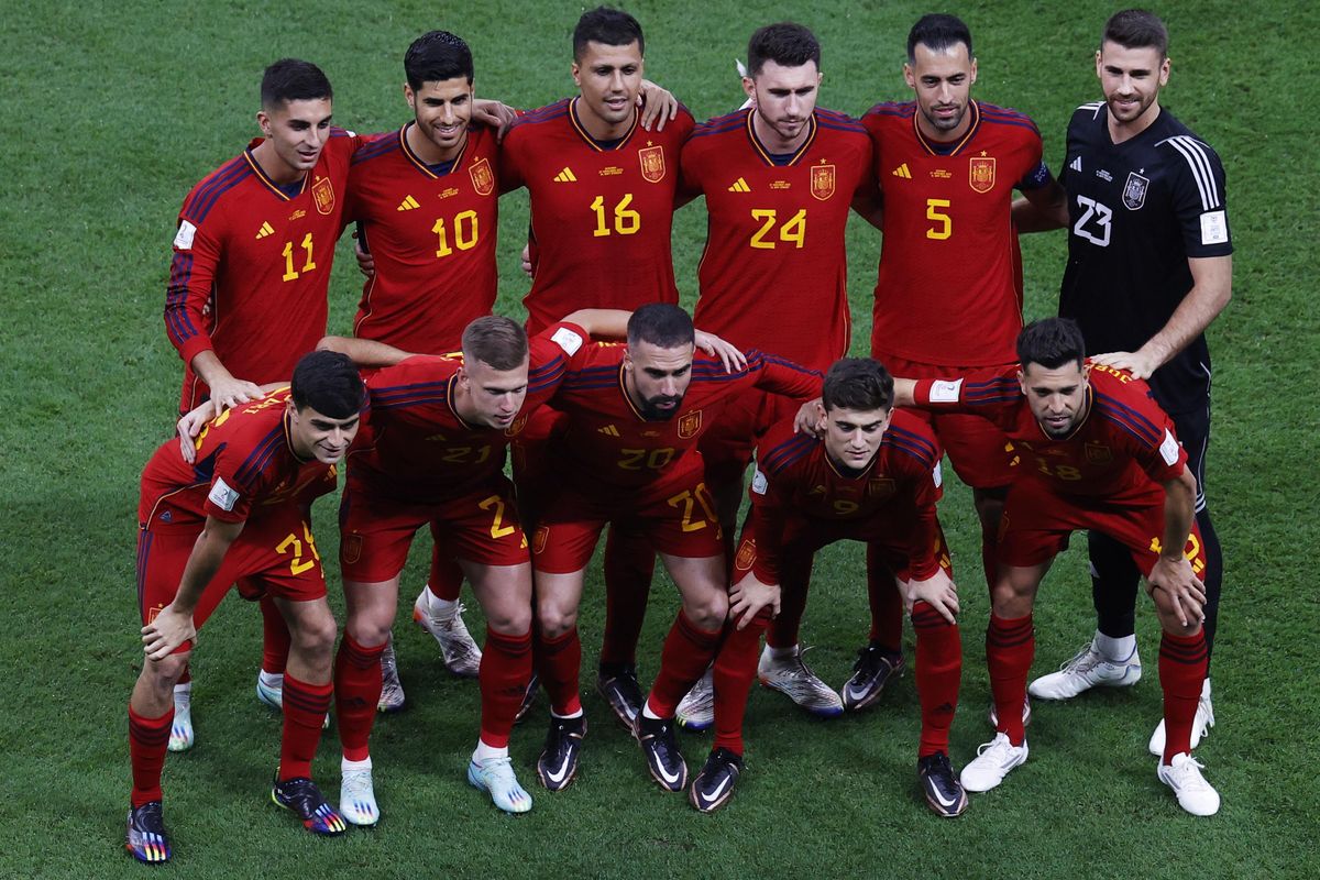 Al Khor (Qatar), 27/11/2022.- Spain’s starting eleven ahead of the FIFA World Cup 2022 group E soccer match between Spain and Germany at Al Bayt Stadium in Al Khor, Qatar, 27 November 2022. (Mundial de Fútbol, Alemania, España, Catar) EFE/EPA/Rungroj Yongrit Al Khor (Qatar), 27/11/2022.- Spain’s starting eleven ahead of the FIFA World Cup 2022 group E soccer match between Spain and Germany at Al Bayt Stadium in Al Khor, Qatar, 27 November 2022. (Mundial de Fútbol, Alemania, España, Catar) EFE/EPA/Rungroj Yongrit