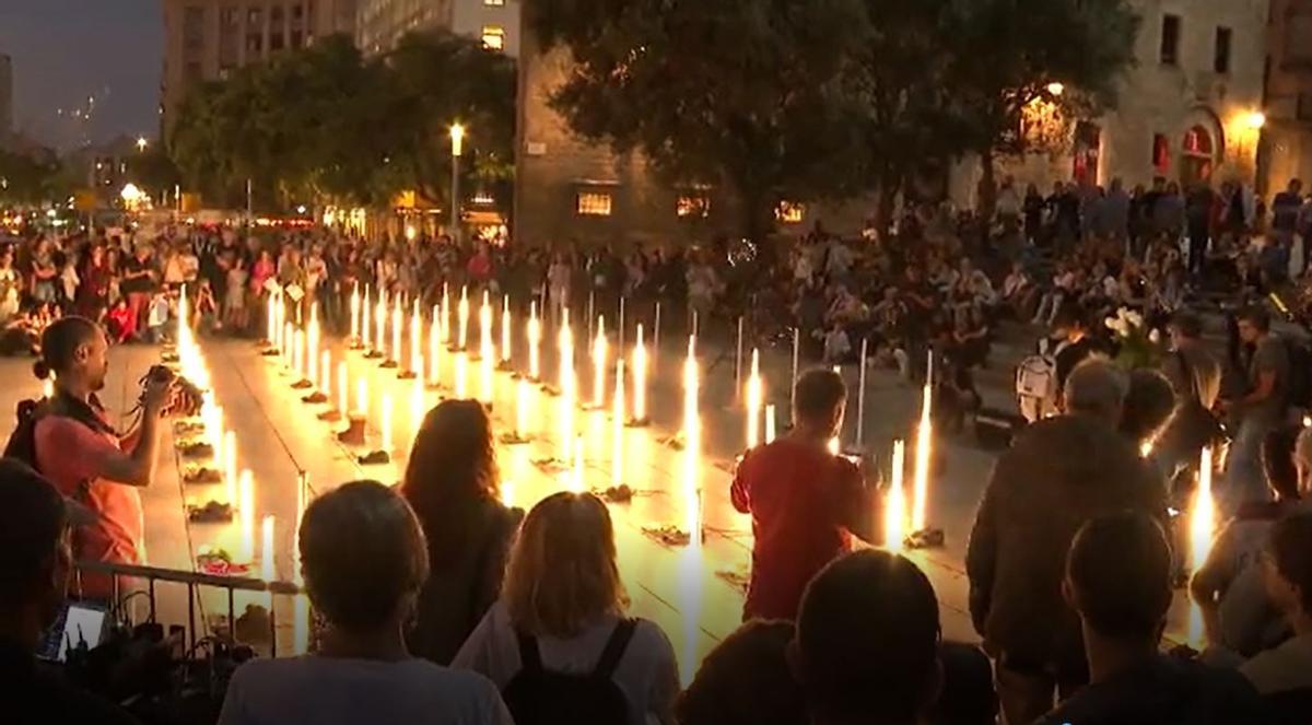 Sentido homenaje en Barcelona a los sin techo fallecidos en 2022