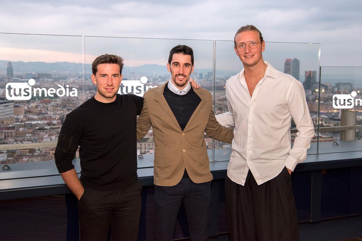 De izquierda a derecha: Gregor Müller, COO GoStudent, Albert Clemente, CEO de TusMedia y Felix Ohswald, CEO de GoStdudent