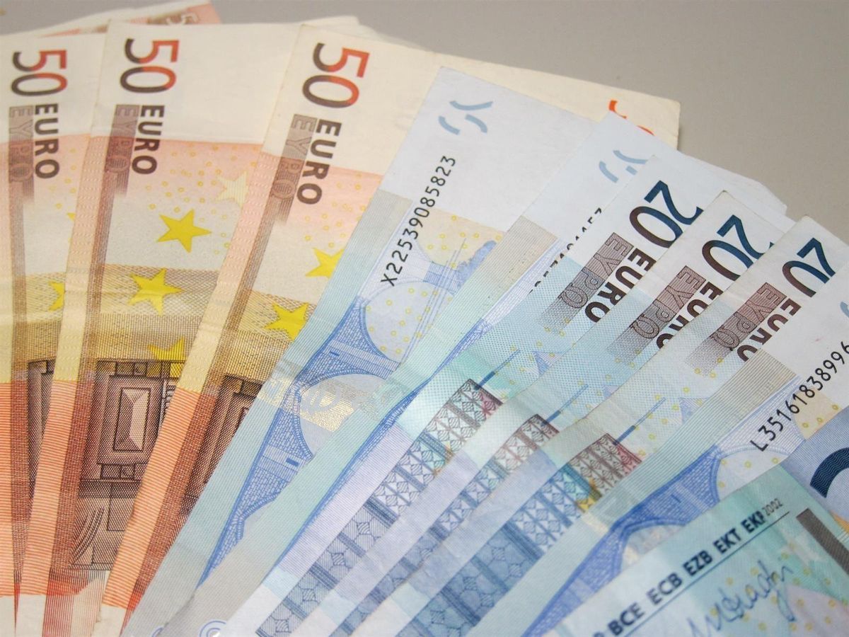 Imagen de archivo de billetes de 50 y 20 euros. Imagen de archivo de billetes de 50 y 20 euros.