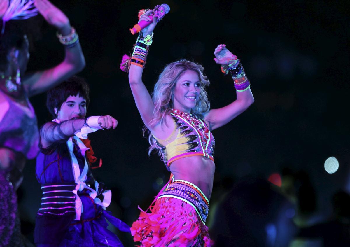 .La cantante colombiana Shakira durante su actuación en la ceremonia de clausura del Mundial de Sudáfrica. EFE/ Cézaro de Luca .