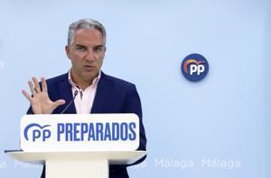 El coordinador general del PP, presidente provincial y diputado autonómico, Elías Bendodo, ofrece una rueda de prensa. 