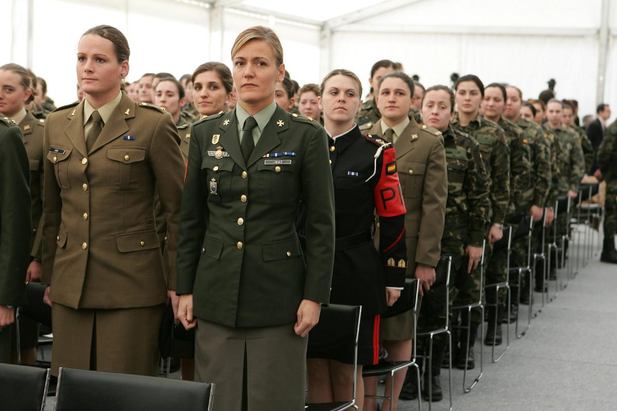 Varias militares en el acto de presentación del Observatorio de la Mujer en las Fuerzas Armadas en 2006. 