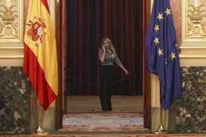 Yolanda Díaz este martes en los pasillos del Congreso de los Diputados. 