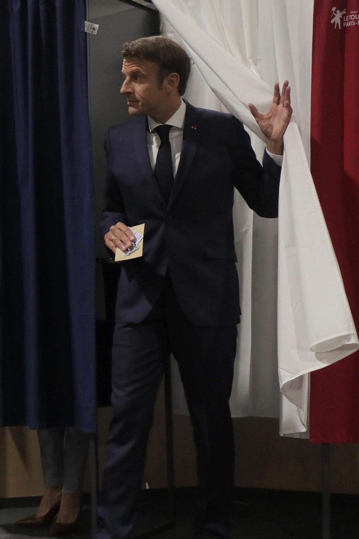 Macron se queda lejos de la mayoría absoluta en las legislativas