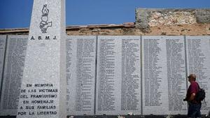 Monumento a los republicanos fusilados por el franquismo en Salamanca, con más de 1.200 nombres, erigido en el interior del cementerio de la ciudad.