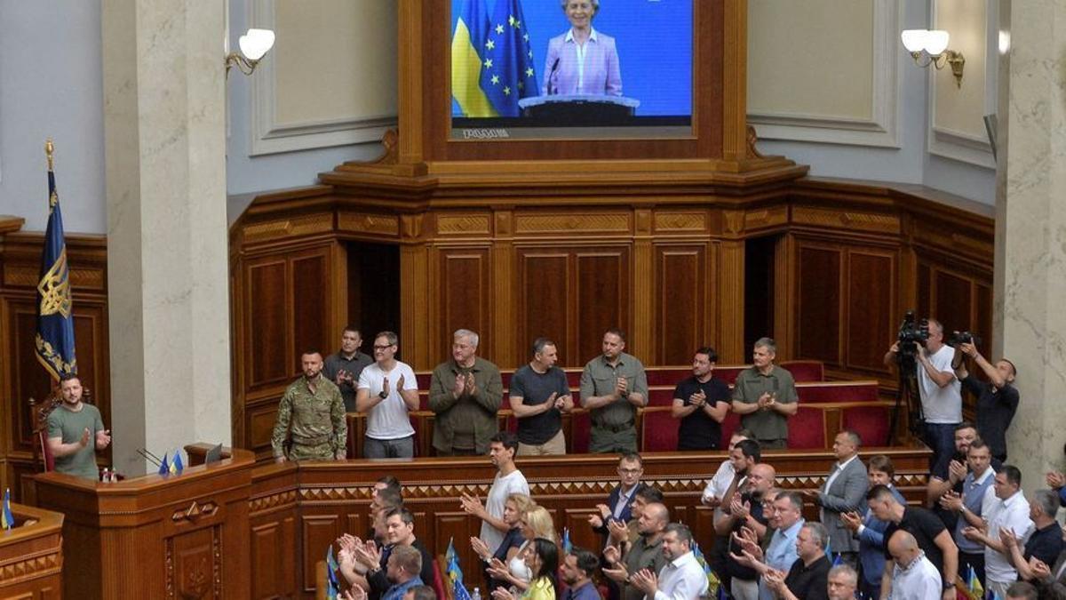 Von der Leyen urge a Ucrania a acelerar las reformas en su camino de adhesión a la UE