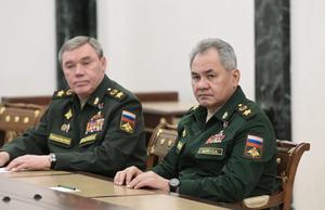 El ministro de defensa ruso Sergei Shoigu y el general Valery Gerasimov cuando reciben la orden de Vladímir Putin de poner en alerta las fuerzas nucleares del país, el pasado 27 de febrero de 2022 en Moscú.