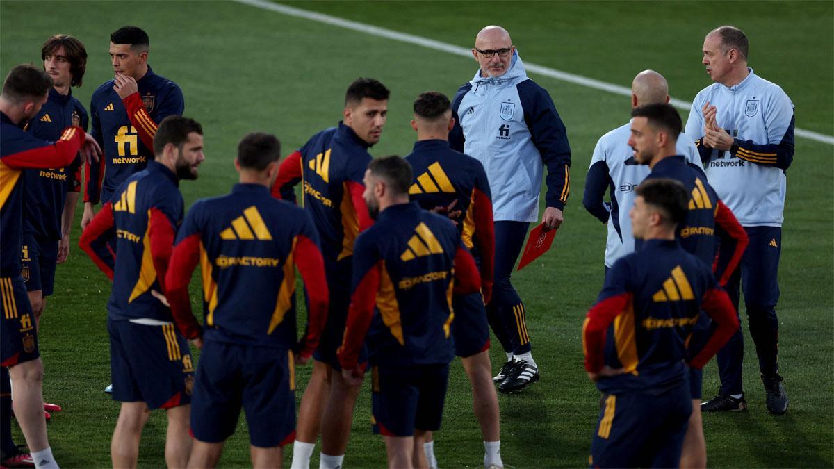 De la Fuente democratiza la Selección: adiós a la 'dictadura' de Real Madrid, Barça y Atlético De la Fuente democratiza la Selección: adiós a la 'dictadura' de Real Madrid, Barça y Atlético