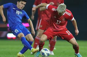 Un instante del amistoso disputado entre Rusia y Uzbekistán este domingo.