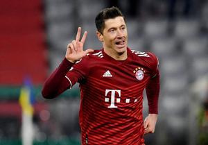 El delantero del Bayern de Munich, Robert Lewandowski, marca un Hat-Trick ante el Salzburgo.