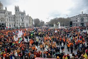 El mundo rural toma Madrid y advierte de medidas más "drásticas" si no se les escucha