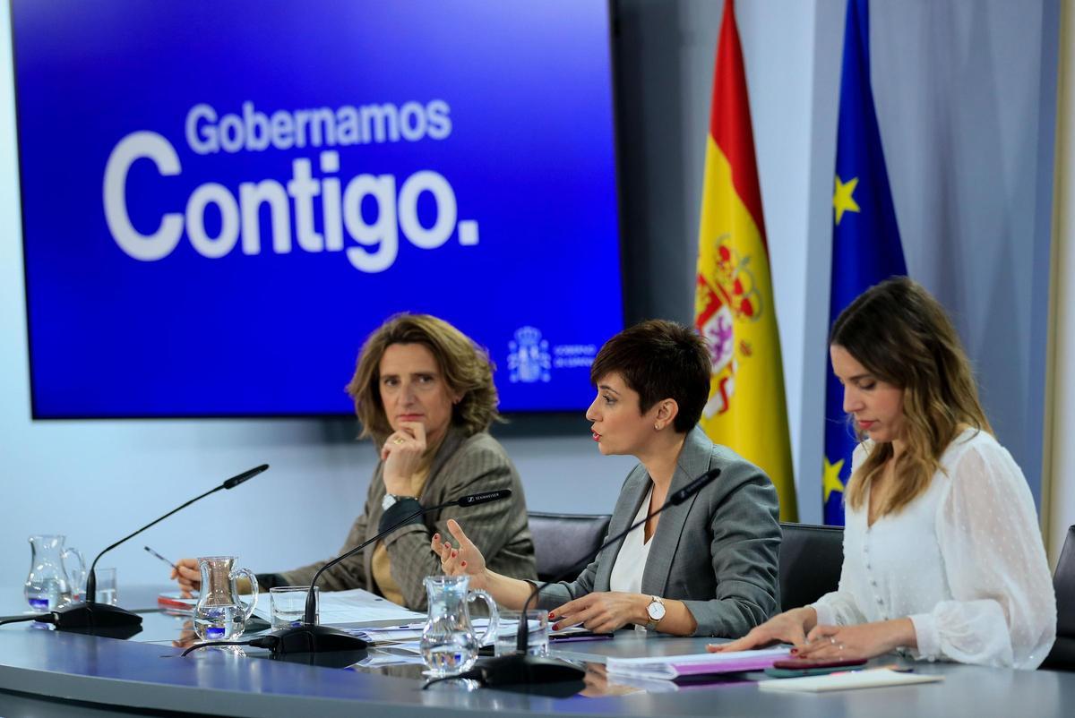 Rueda de prensa de este martes tras el Consejo de Ministros: Isabel Rodríguez, Teresa Ribera e Irene Montero. Rueda de prensa de este martes tras el Consejo de Ministros: Isabel Rodríguez, Teresa Ribera e Irene Montero.