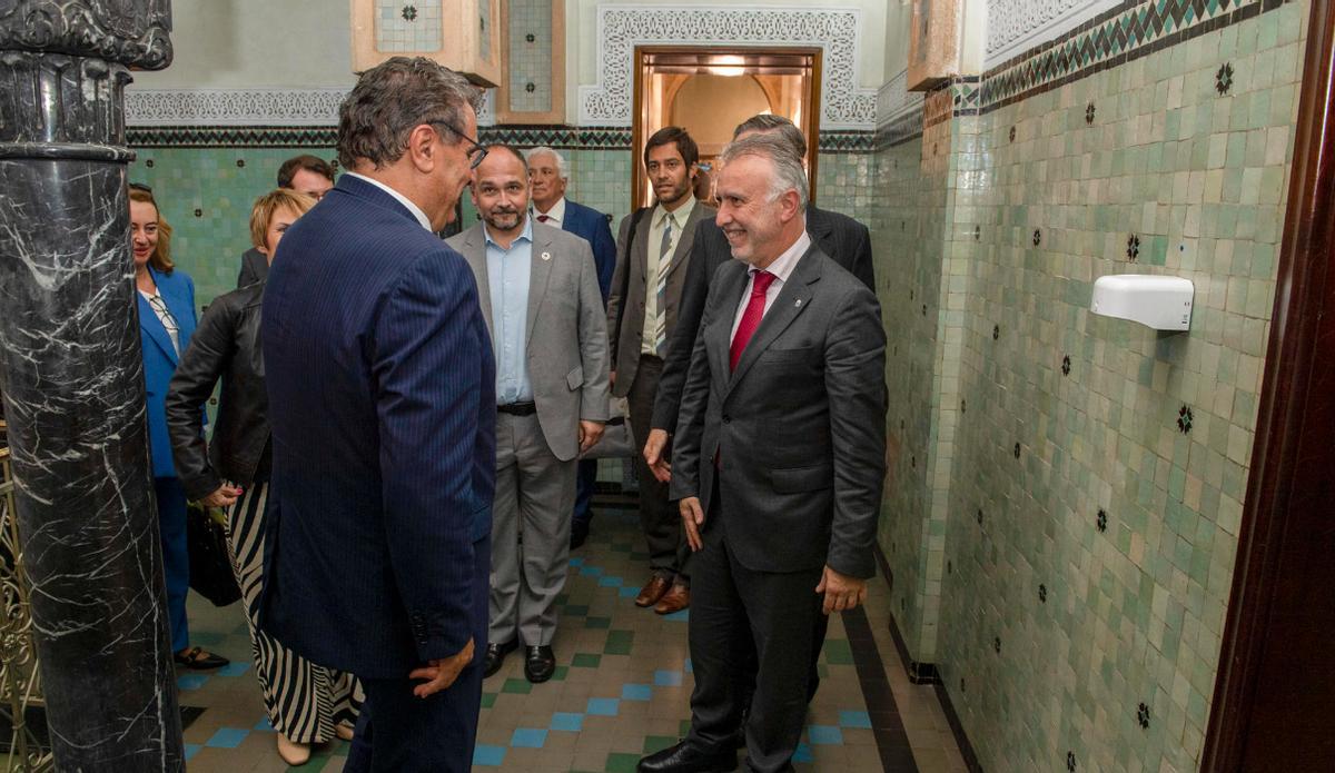 El presidente de Canarias, Ángel Víctor Torres (d), se reúne con el presidente del Gobierno marroquí, Aziz Ajanuch este miércoles en Rabat. El presidente de Canarias, Ángel Víctor Torres (d), se reúne con el presidente del Gobierno marroquí, Aziz Ajanuch este miércoles en Rabat.