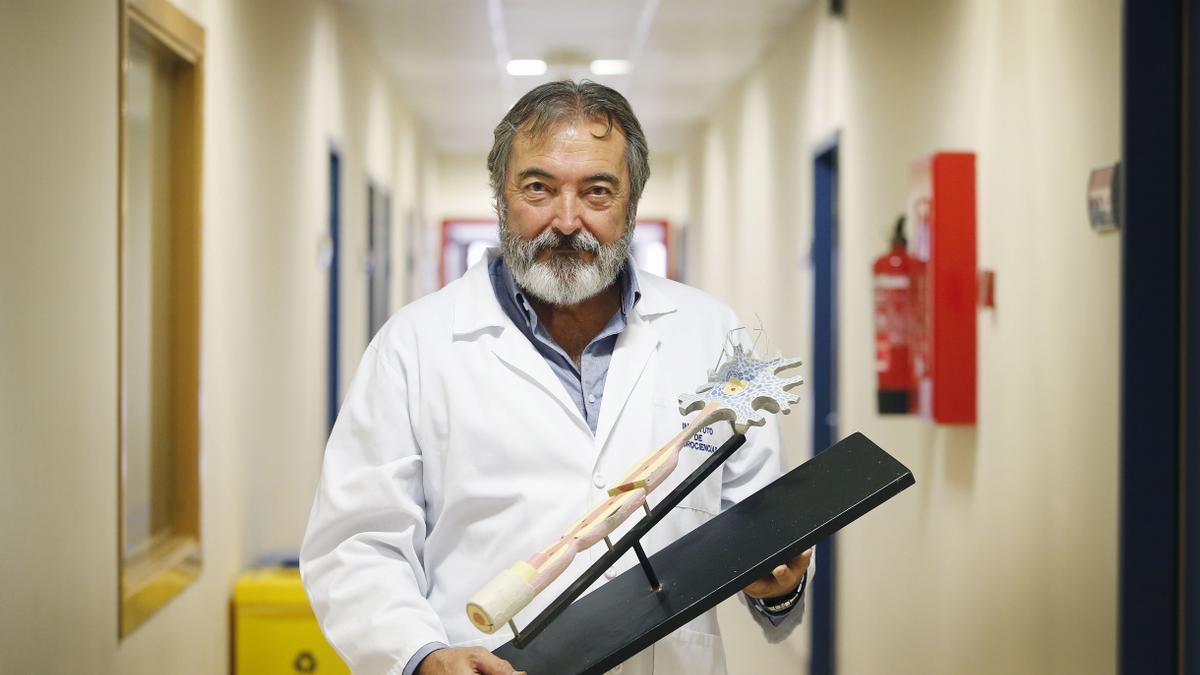 Dos hospitales de Alicante buscan pacientes para ensayar una terapia que ralentiza la ELA