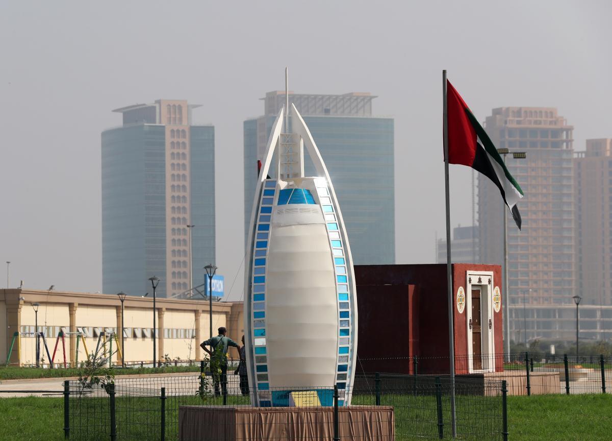 Una representación del Burj Al Arab en la cumbre de países árabes.