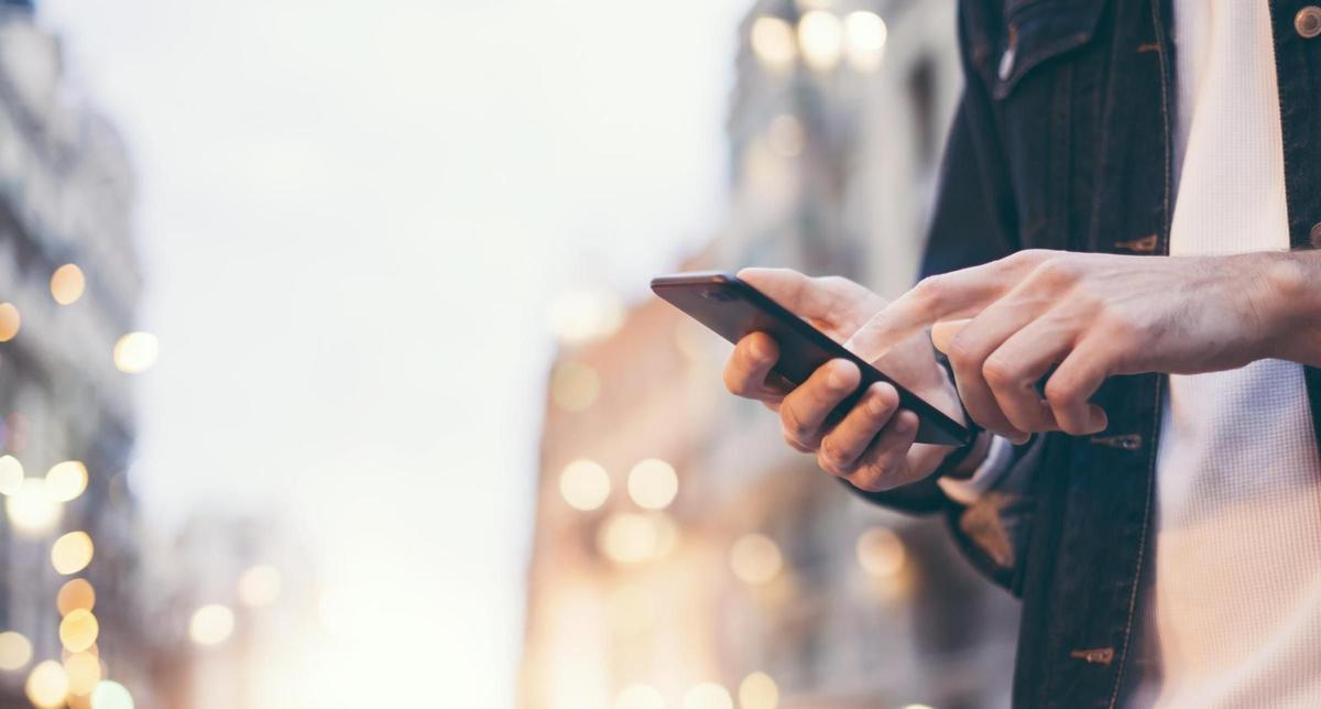 Así opera el 'smishing', el fraude que usa SMS para infectar móviles Así opera el 'smishing', el fraude que usa SMS para infectar móviles