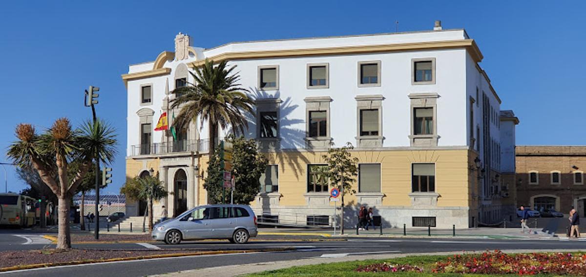 Condenan a un profesor de Cádiz que ató a una silla y tapó la boca a un niño con autismo