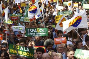 Miles de personas se manifiestan en Barcelona a favor del castellano en las aulas junto a miembros de PP, Vox y Cs