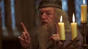 Michael Gambon caracterizado como Dumbledore en Harry Potter y el Prisionero de Azkaban.