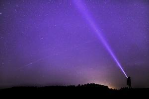 La contaminación lumínica y espacial está acabando con las noches de cielos estrellados