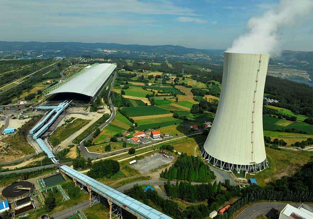 La antigua central de carbón de Meirama (A Coruña), donde Naturgy, Repsol y Reganosa instalarán una nueva planta de hidrógeno verde. 
