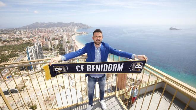 David Villa oficializa la compra del CF Benidorm en el edificio Intempo.