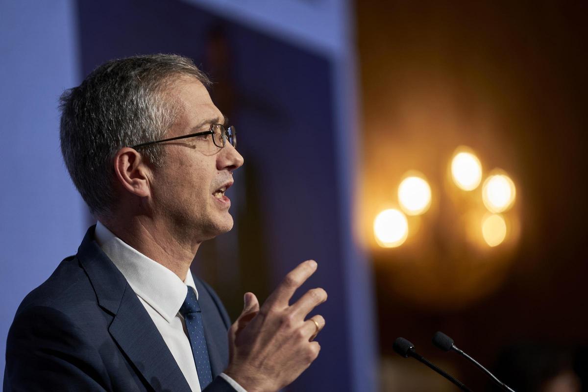 El gobernador del Banco de España, Pablo Hernández de Cos, interviene en la ceremonia de entrega del premio ‘José Echegaray’ de elEconomista.es en el hotel Four Seasons, a 2 de noviembre de 2022, en Madrid (España). Este galardón reconoce a aquellas perso El gobernador del Banco de España, Pablo Hernández de Cos, interviene en la ceremonia de entrega del premio ‘José Echegaray’ de elEconomista.es en el hotel Four Seasons, a 2 de noviembre de 2022, en Madrid (España). Este galardón reconoce a aquellas perso