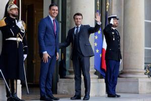El presidente del Gobierno, Pedro Sánchez, con el presidente de la República francesa, Emmanuel Macron, en una visita en marzo pasado a París. 
