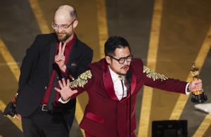 'Todo a la vez en todas partes' hace historia en los Oscar con siete estatuillas