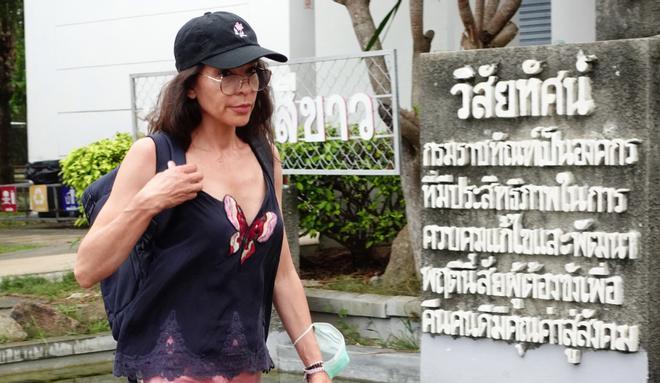 Silvia Bronchalo a la salida de la prisión de Koh Samui