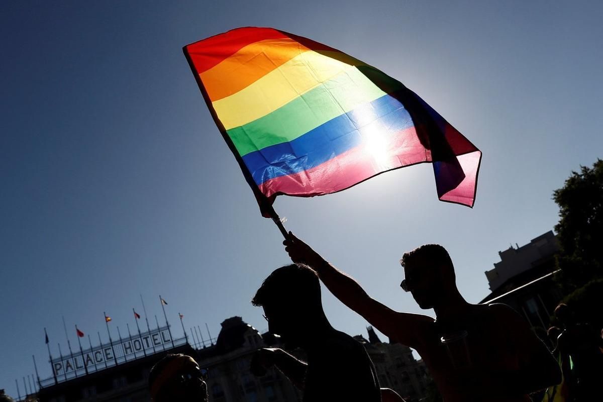Confirmada una sentencia de 30 meses de cárcel a un hombre que amenazó a dos homosexuales en Badalona Confirmada una sentencia de 30 meses de cárcel a un hombre que amenazó a dos homosexuales en Badalona
