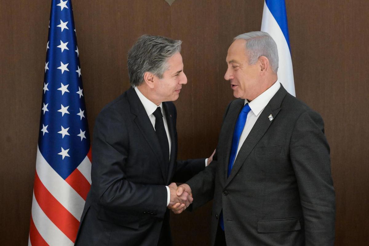 El primer ministro israelí, Benjamin Netanyahu (dcha.), recibe al secretario de Estado de Estados Unidos, Anthony Blinken, antes de la reunión mantenida el 30 de enero.