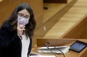 La vicepresidenta del Consell, Mónica Oltra, durante su comparecencia en Les Corts Valencianes