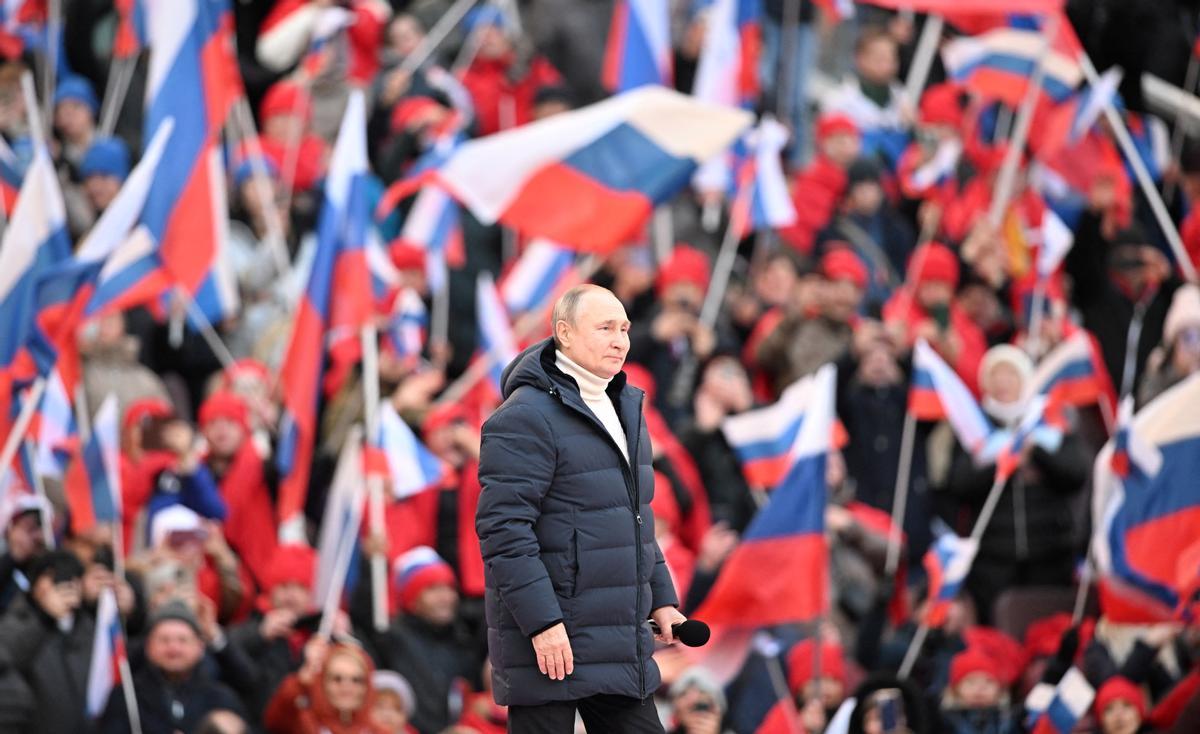 Vladímir Putin, presidente de Rusia, en un concierto de celebración del 80 aniversario de la anexión de Crimea en Moscú el pasado mes de marzo.
