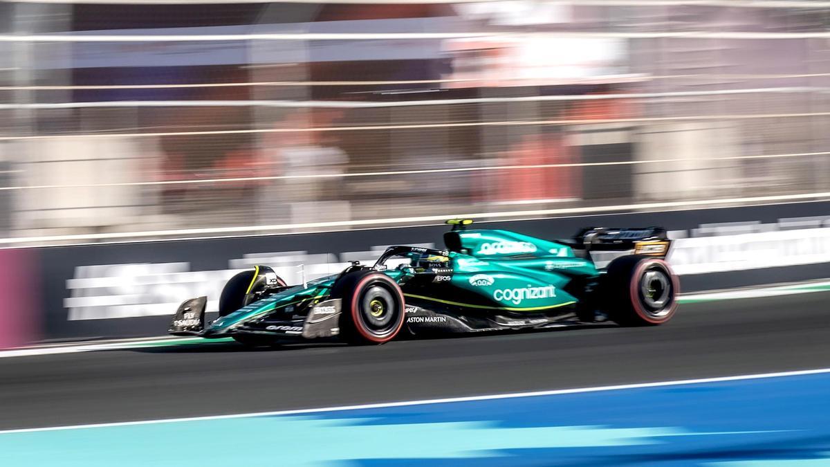 Yeda (Arabia Saudí), 17/03/2023.- El piloto español Fernando Alonso (Aston Martin), doble campeón mundial de Fórmula Uno, en acción durante la jornada de entrenamientos libres para el Gran Premio de Arabia Saudí.. EFE/STR Yeda (Arabia Saudí), 17/03/2023.- El piloto español Fernando Alonso (Aston Martin), doble campeón mundial de Fórmula Uno, en acción durante la jornada de entrenamientos libres para el Gran Premio de Arabia Saudí.. EFE/STR