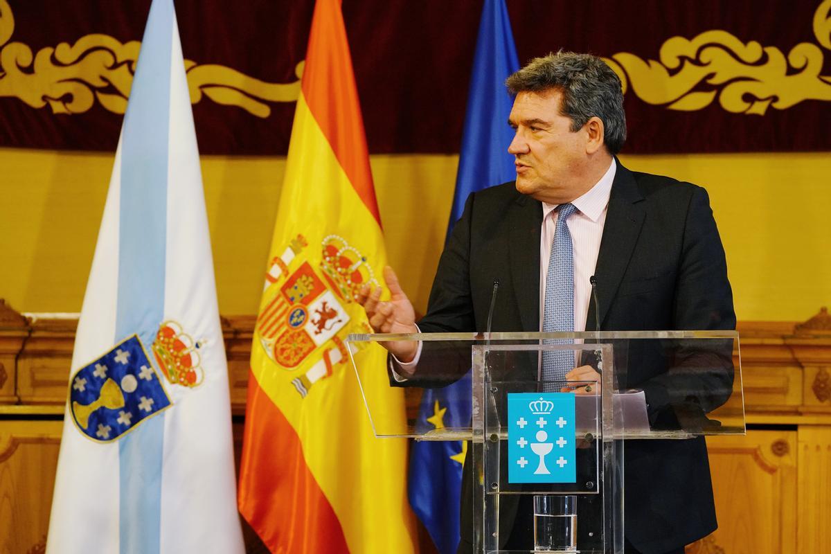 El ministro de Inclusión, José Luis Escrivá, durante su visita oficial a Galicia este jueves
