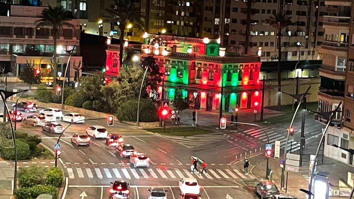 Las luces del edificio en la ciudad de Murcia que han desatado la polémica.