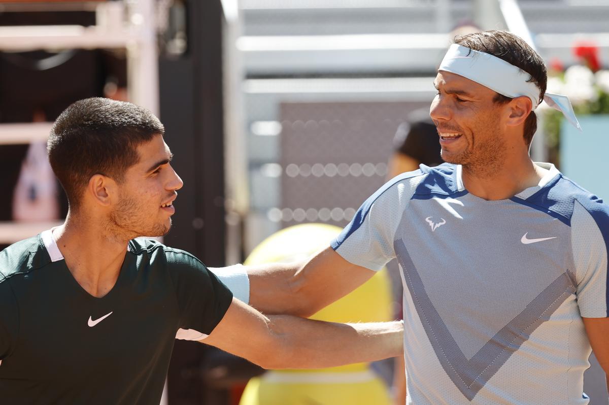 Los tenistas españoles Rafael Nadal y Carlos Alcaraz, en una foto de archivo.EFE/Emilio Naranjo